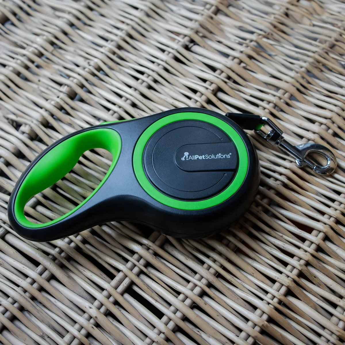 AllPetSolutions retractable dog lead in green, 3m, 5m and 8m for 15-50kg dogs